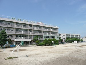 【小学校】武里小学校まで550ｍ
