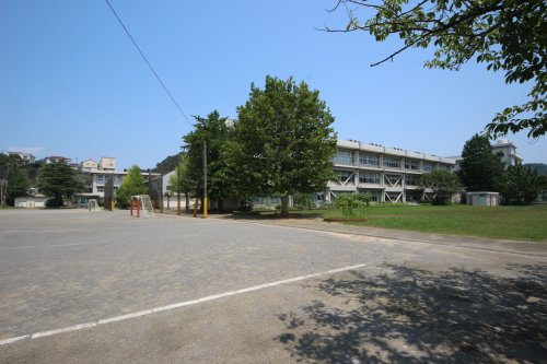【小学校】公郷小学校まで414ｍ