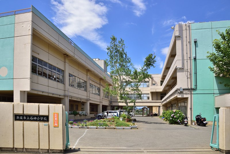 【小学校】新座市立石神小学校まで34ｍ