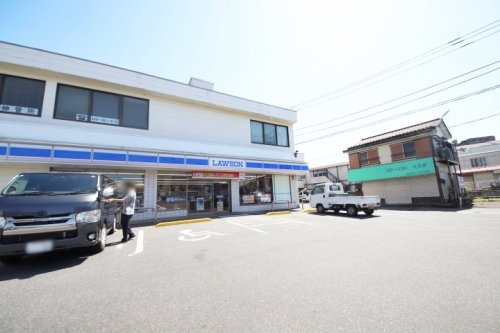 【コンビニエンスストア】　ローソン朝霞膝折町一丁目店まで745ｍ