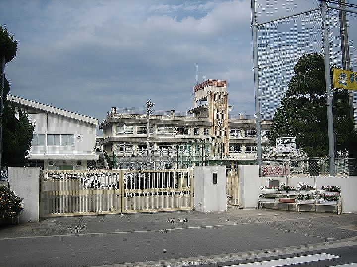 【小学校】山本小学校まで1308ｍ