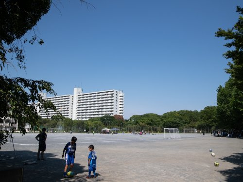 【公園】多目的広場まで548ｍ