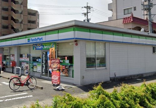 【コンビニエンスストア】ファミリーマート　岩倉新柳町店まで677ｍ
