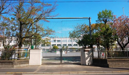 【小学校】足立区立西保木間小学校まで751ｍ