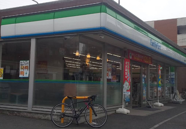 【コンビニエンスストア】ファミリーマート　港北師岡町店まで247ｍ