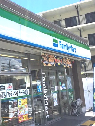 【コンビニエンスストア】ファミリーマート　茨木並木町店まで821ｍ
