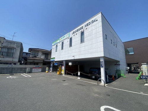【コンビニエンスストア】ファミリーマート　宮内串戸駅前店まで53ｍ