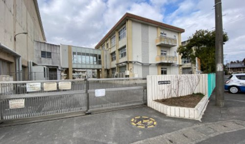 【小学校】岐阜市立三里小学校まで1605ｍ