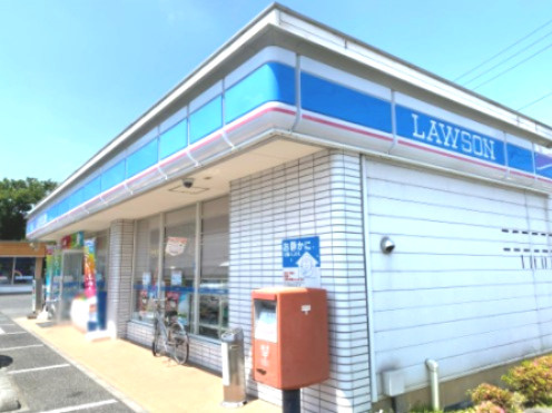 【コンビニエンスストア】ローソン熊谷カジュアルタウン店まで477ｍ