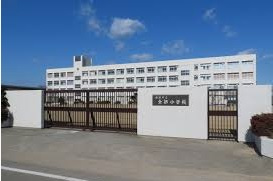 【小学校】余部小学校まで252ｍ