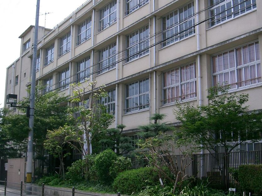 【小学校】大阪市立山之内小学校まで585ｍ