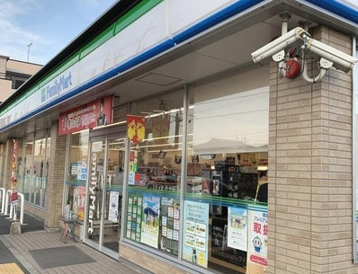 【コンビニエンスストア】ファミリーマート　香芝真美ヶ丘二丁目店まで594ｍ