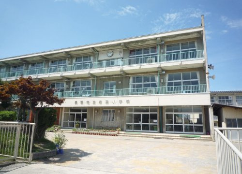 【小学校】長野市立古里小学校まで694ｍ