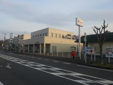 【銀行】滋賀銀行　堅田駅前支店　びわ湖ローズタウン出張所まで4960ｍ