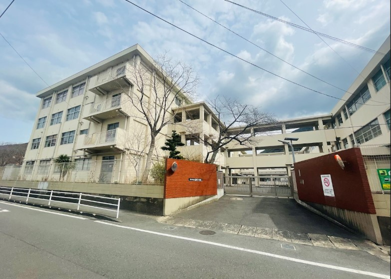 【小学校】北九州市立富野小学校まで402ｍ
