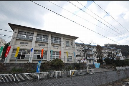 【中学校】北九州市立富野中学校まで151ｍ
