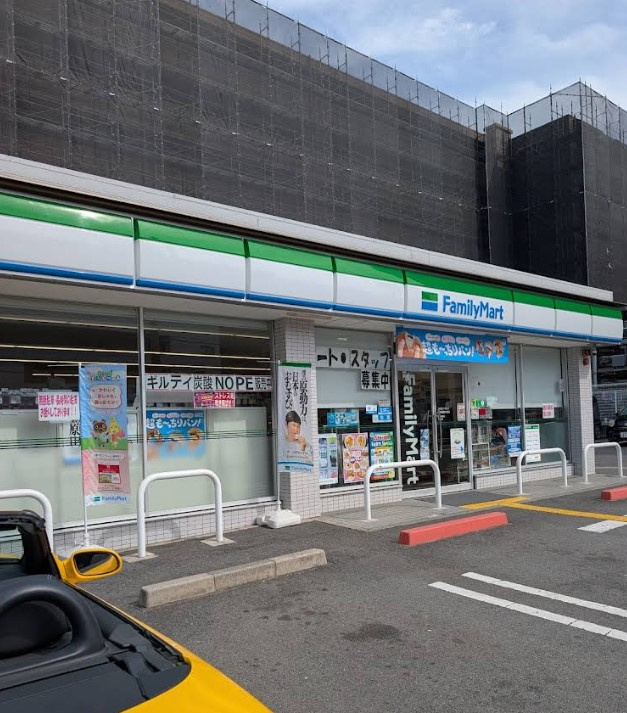 【コンビニエンスストア】ファミリーマート　伏見醍醐大構店まで240ｍ
