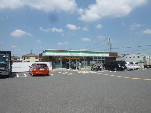 【コンビニエンスストア】ファミリーマート　草加八幡町店まで545ｍ