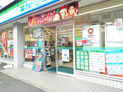 【コンビニエンスストア】ファミリーマート　足立綾瀬三丁目店まで247ｍ