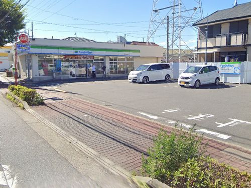 【コンビニエンスストア】ファミリーマート鴨宮巡礼街道店まで183ｍ