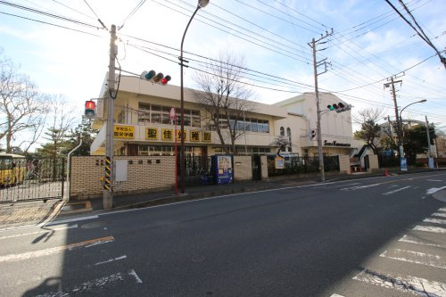 【幼稚園】聖佳幼稚園まで495ｍ