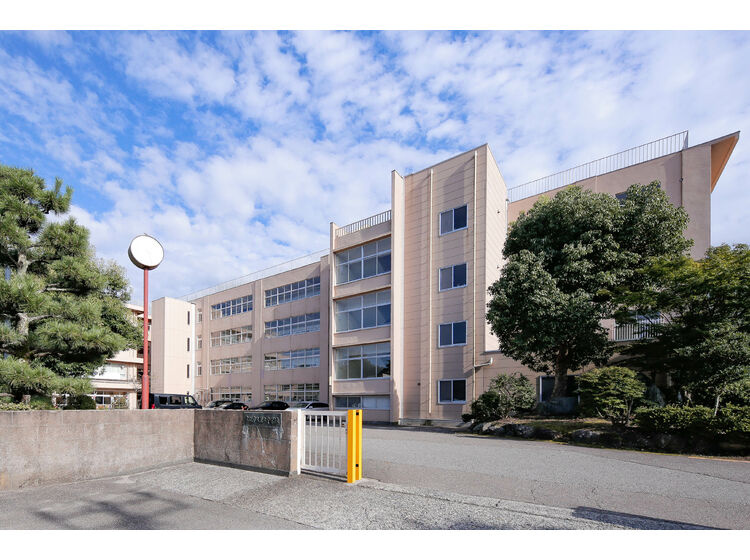 【中学校】兼六中学校まで771ｍ