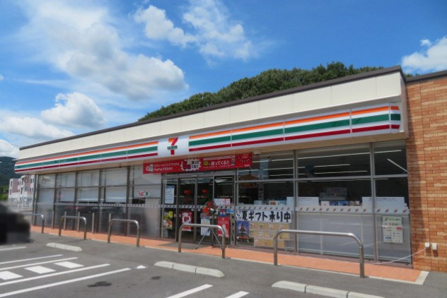 【コンビニエンスストア】セブンイレブン　岡山賞田店まで2607ｍ