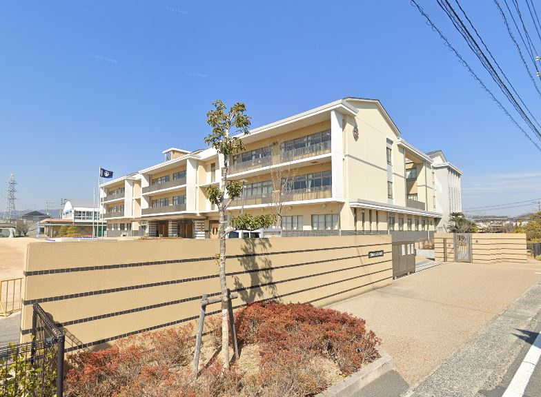 【小学校】倉敷市立玉島小学校まで1000ｍ
