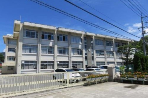 【小学校】岡山市立牧石小学校まで2000ｍ