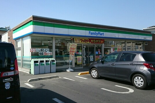 【コンビニエンスストア】ファミリーマート　高松稲荷店まで834ｍ