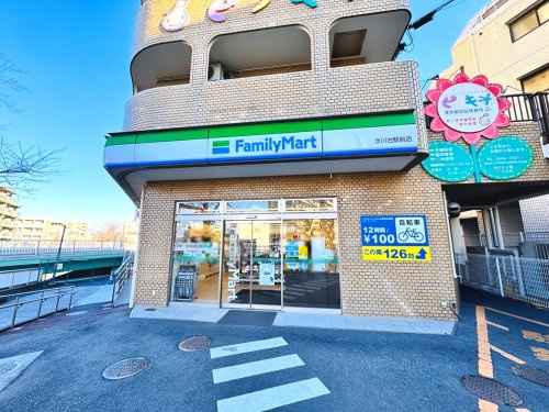 【コンビニエンスストア】ファミリーマート氷川台駅前店まで300ｍ