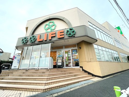 【スーパー】ライフ赤塚店まで620ｍ
