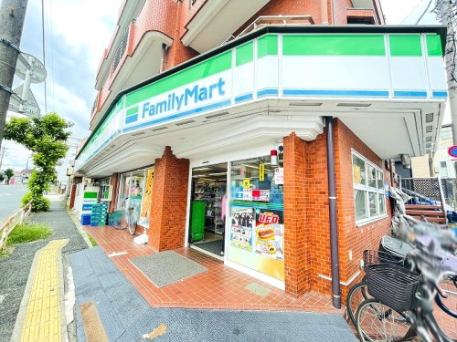 【コンビニエンスストア】ファミリーマート板橋四葉店まで240ｍ