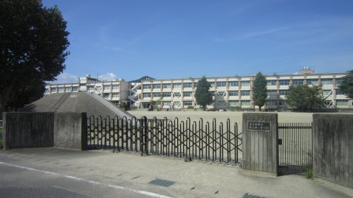 【小学校】各務原市立鵜沼第一小学校まで1269ｍ
