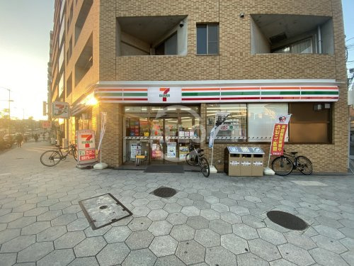 【コンビニエンスストア】セブンイレブン　大阪新町4丁目店まで130ｍ