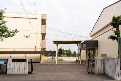 【中学校】調布市立第三中学校まで230ｍ