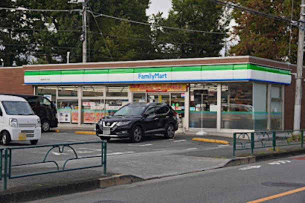 【コンビニエンスストア】ファミリーマート　美堀町四丁目店まで429ｍ