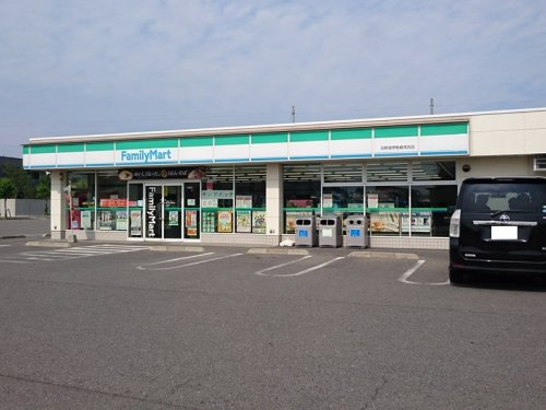 【コンビニエンスストア】ファミリーマート　日野屋伊勢崎茂呂店まで521ｍ