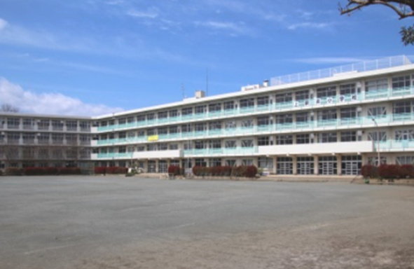 【小学校】所沢市立上新井小学校まで300ｍ