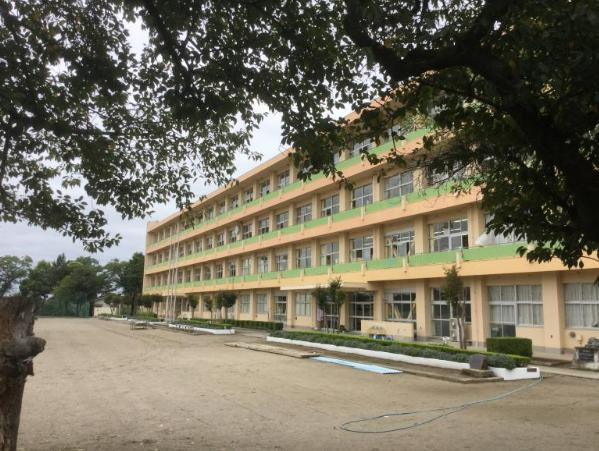 【中学校】緑岡中学校まで1576ｍ