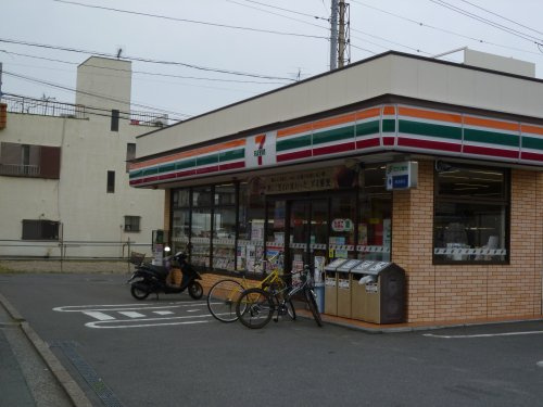 【コンビニエンスストア】セブンイレブン　佐野町3丁目店まで902ｍ
