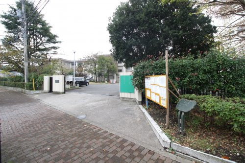 【小学校】横須賀市立鶴久保小学校まで678ｍ