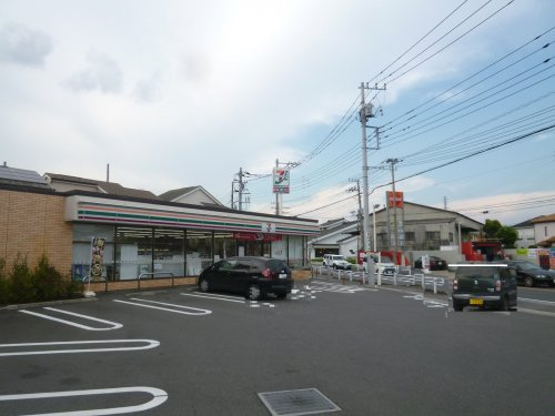 【コンビニエンスストア】セブンイレブン　越谷下間久里店まで330ｍ