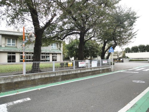 【小学校】もえぎ台小学校まで70ｍ