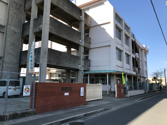 【小学校】明石市立魚住小学校まで820ｍ