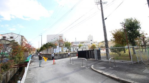【中学校】交野市立第三中学校まで1321ｍ