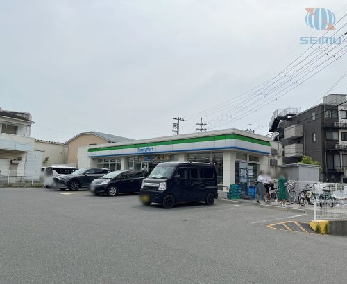 【コンビニエンスストア】ファミリーマート　寝屋川打上元町店まで748ｍ