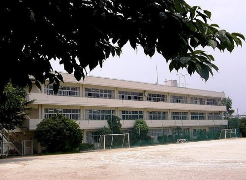 【小学校】新座市立陣屋小学校まで660ｍ