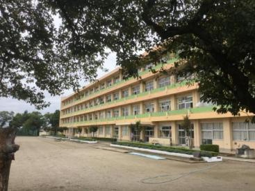【中学校】緑岡中学校まで750ｍ