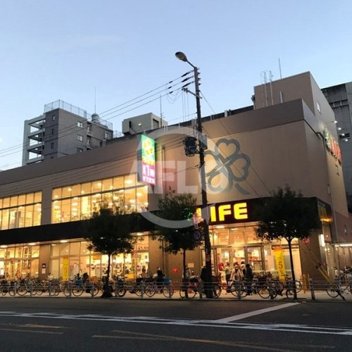 【スーパー】ライフ　阿波座駅前店まで310ｍ